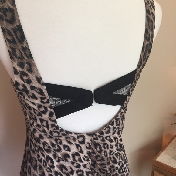 🎉 Alice + Olivia Leopard Print Midi Dress - Picture 5 of 8
